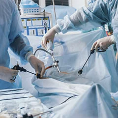 ¿Qué médico trata quistes abdominales?